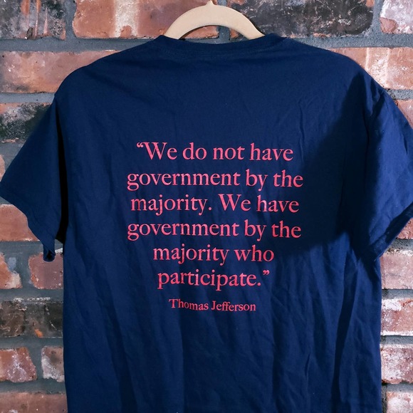 Gildan Navy Blue T-Shirt with Red 'VOTE' Print - Picture 4 of 4